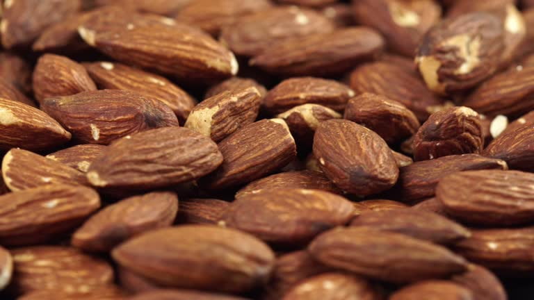 تصویر 3 از بادام درختی پوست کنده خام مخصوص شیرینی پزی